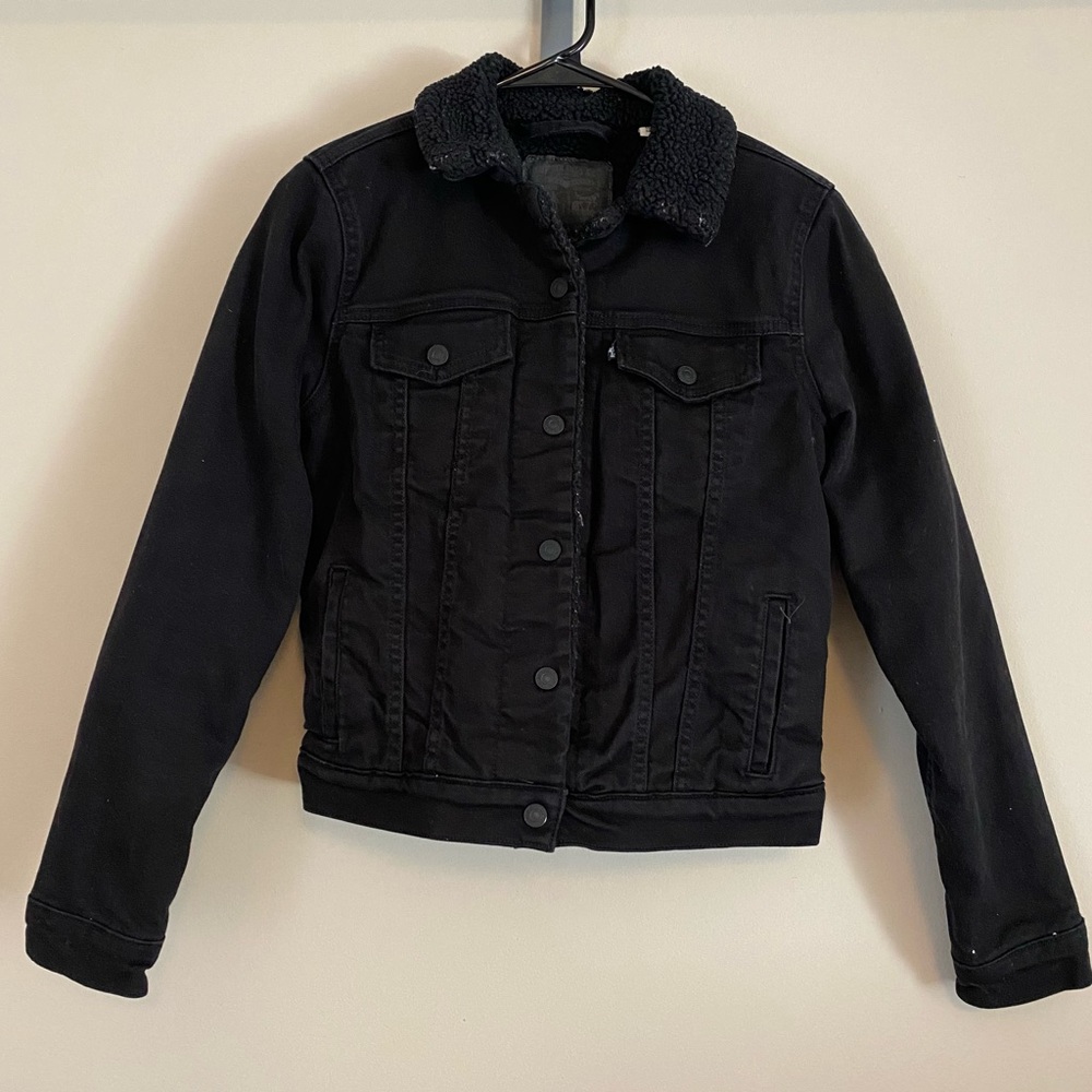 Black Sherpa Levi’s Denim Jacket